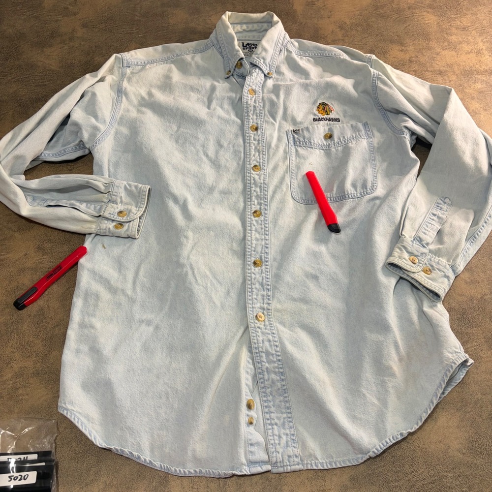 Lee Sport Chicago Blackhawks Denim Shirt Mens Medium Light Blue NHL Cotton VTG
